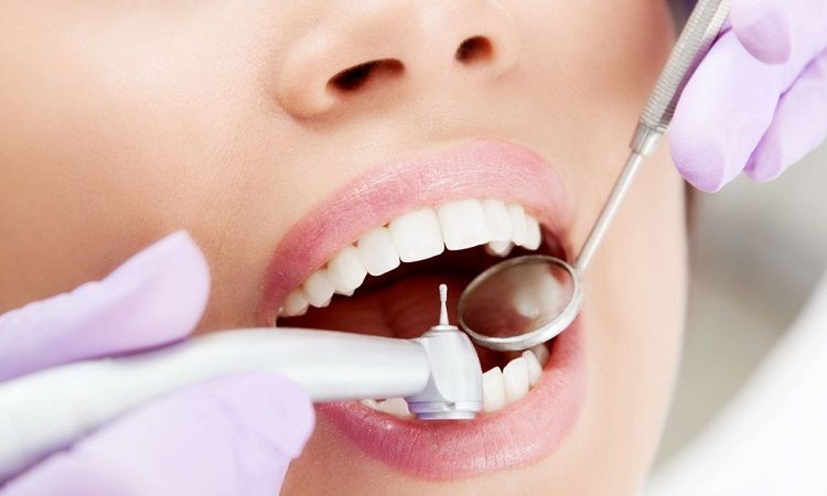 Крошатся зубы и как не допустить развитие осложнения